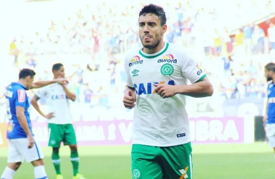 Sobrevivente de acidente, Alan Ruschel quer voltar a jogar