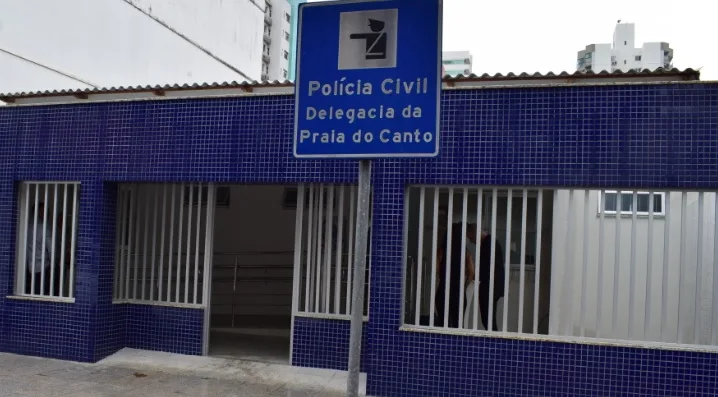 Advogado entrega à polícia arma que médico apontou para vendedor em shopping