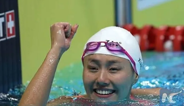 Nadadora chinesa bate recorde mundial nos 50m costas nos Jogos Asiáticos