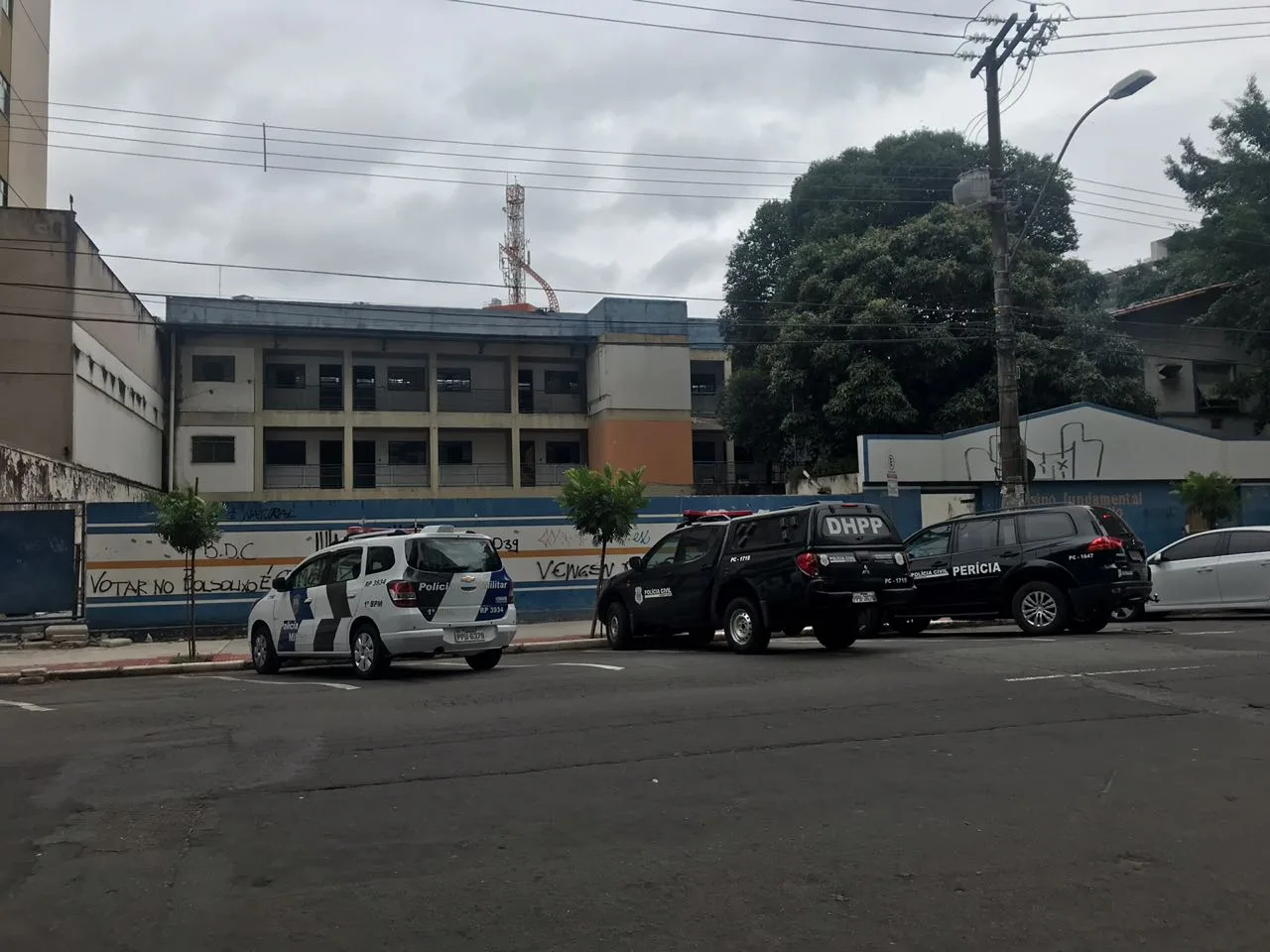 Corpo de mulher é encontrado em escola abandonada na Praia do Canto