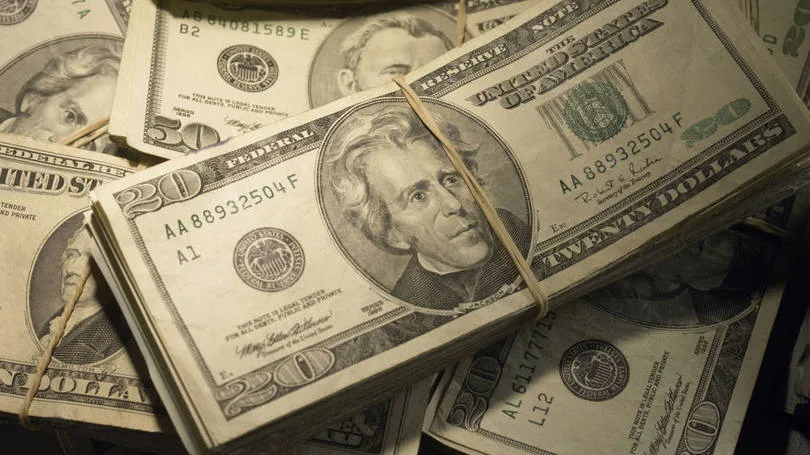 Dólar para fim de 2016 segue em R$ 3,30 no relatório Focus do BC