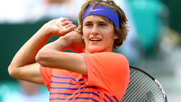 Zverev sua, mas confirma favoritismo diante de Cilic na estreia do ATP Finals