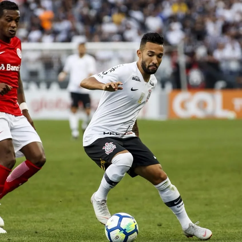 Em alta no Corinthians, Clayson descarta cansaço e pede para jogar contra o Ceará