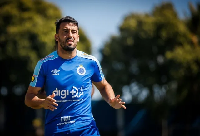 Sem clube, Edílson nega ter se oferecido ao Avaí antes de sair do Cruzeiro