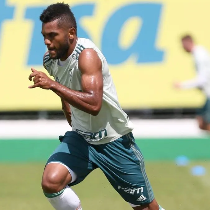 Roger mantém trio de ataque do Palmeiras, mas indica que Borja pode virar reserva