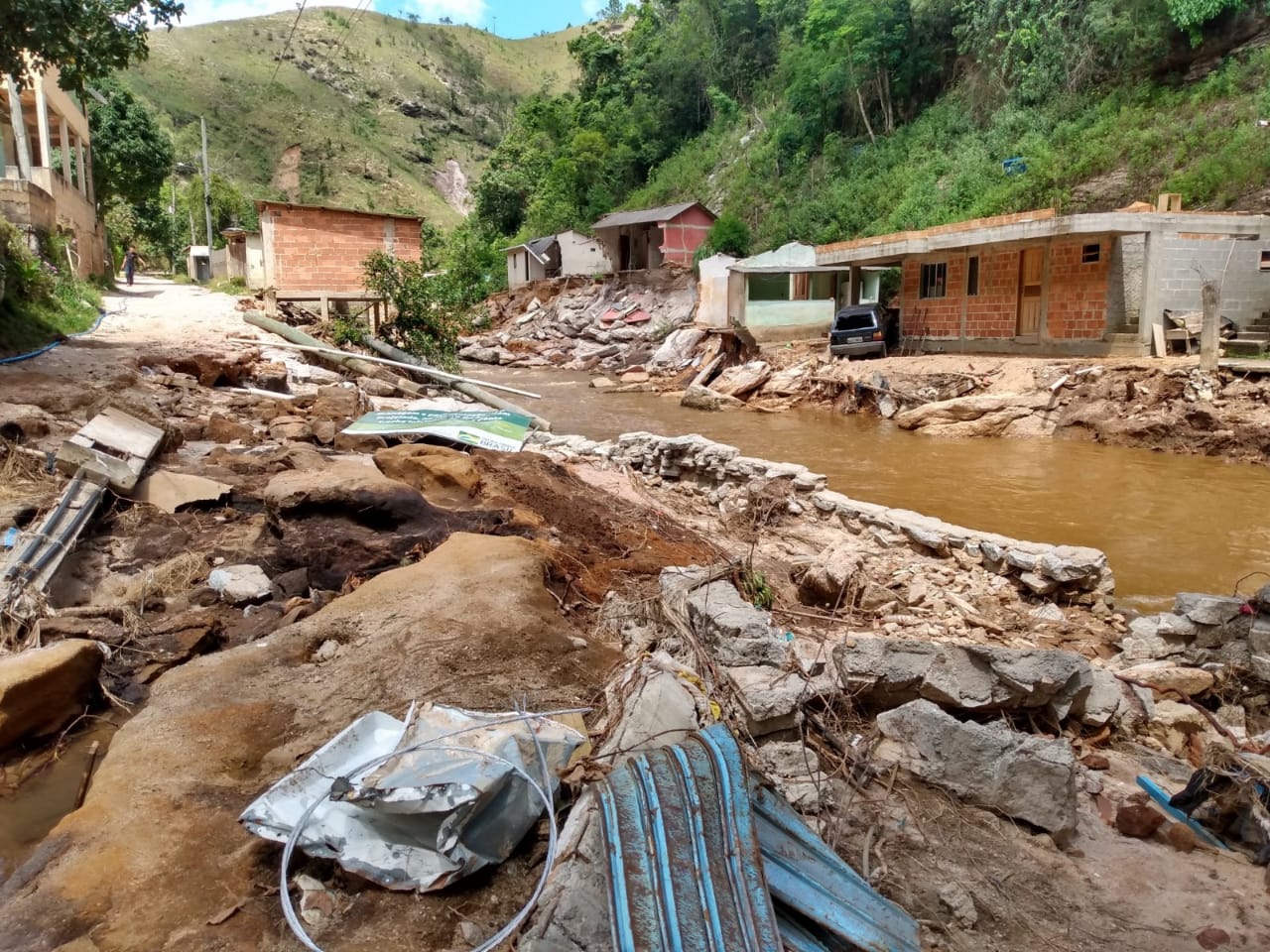 Um mês após enchente, Vargem Alta ainda tem 1.203 desalojados