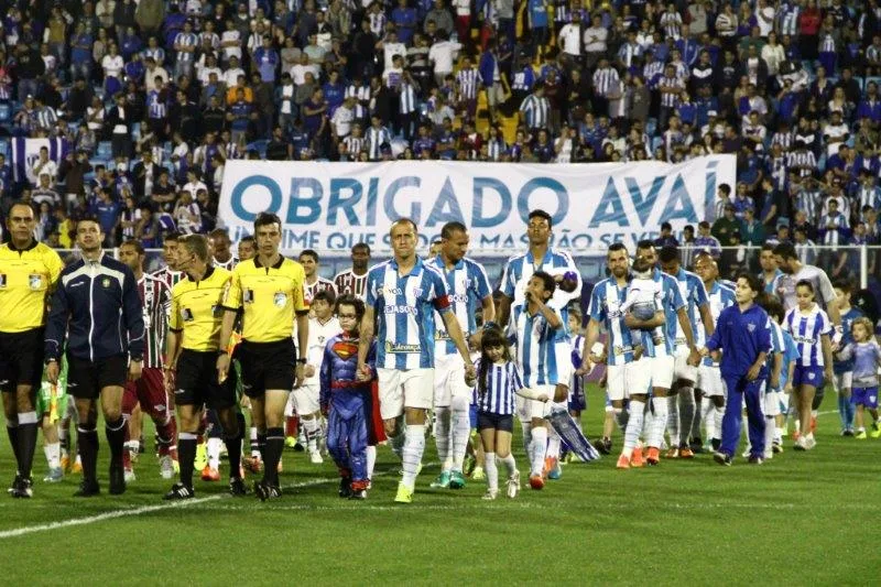 Fluminense e Avaí disputam partida do Brasileirão no Kleber Andrade