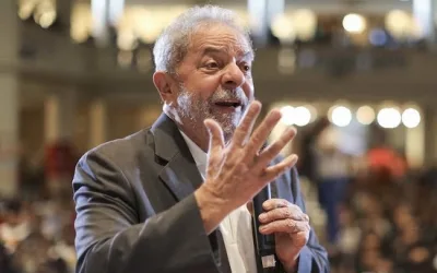 Líder em pesquisa, Lula já fala em eleições gerais