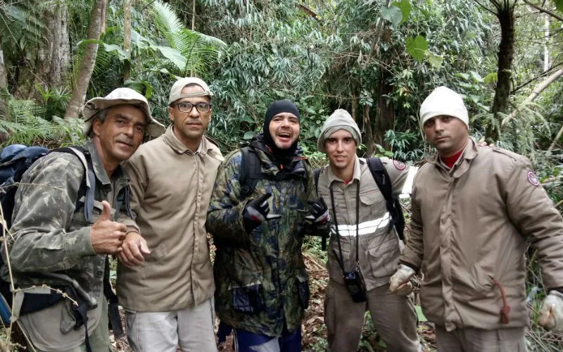 Cadela ajuda equipes de resgate a localizar professor desaparecido no Pico da Bandeira