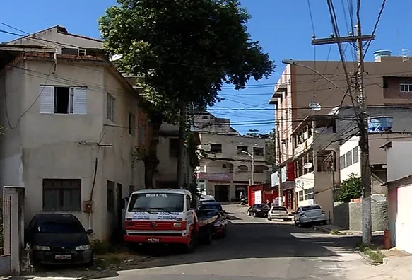 Rapaz com tornozeleira eletrônica é baleado em Vitória