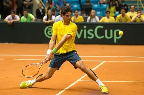 O tenista brasileiro Thomaz Bellucci contra tenista espanhol Roberto Bautista, durante partida, válida pela repescagem do Grupo Mundial da Copa Davis 2014, Ginásio do Ibirapuera, São Paulo SP, 14/09/2014, Foto: Fernando Dantas/Gazeta Press