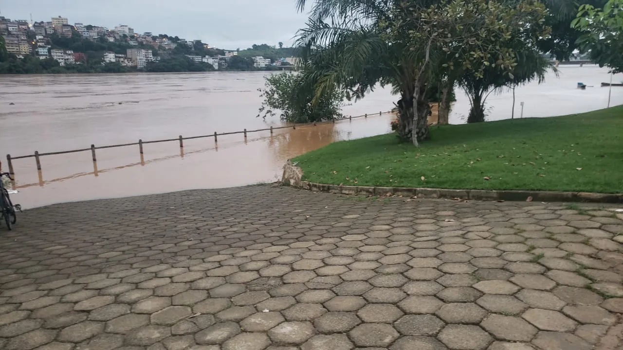 Rio Doce ultrapassa cota de inundação em Colatina e prefeito faz alerta: 'podemos chegar a uma média de 7 metros'