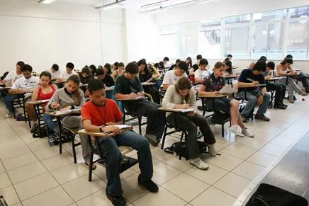 Estudantes se preparam para o Enem; exame tem 8,7 milhões de inscritos