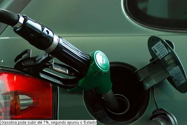 Petrobras anuncia queda de 0,10% no preço da gasolina e alta de 1,40% no diesel