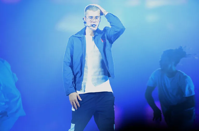 Justin Bieber faz pegadinha de 1º de abril em show de São Paulo