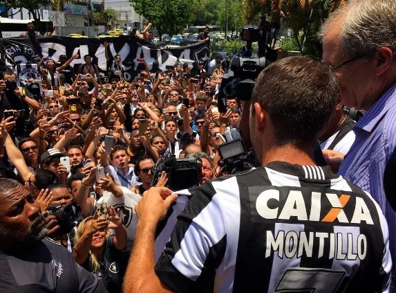 Após festa em apresentação, Montillo diz: 'Fui contratado para jogar bola'