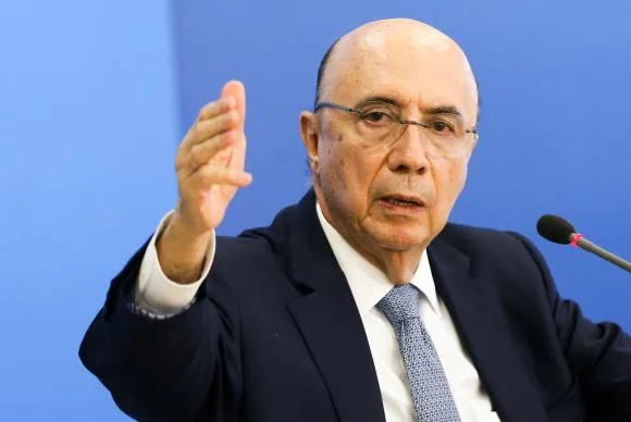 "Presidente Lula está numa volta ao passado", afirma Henrique Meirelles