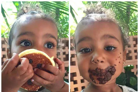 Kim Kardashian posta foto de North West se lambuzando de chocolate