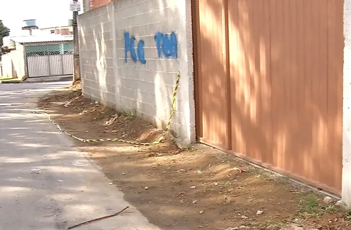 Rapaz é assassinado a facadas após sair de festa na Serra Rapaz é assassinado a facadas após sair de festa na Serra