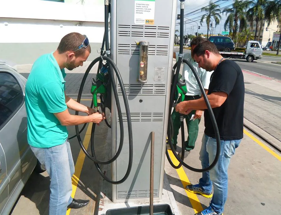 Bombas de posto de gasolina são interditadas por adulteração de combustível na Serra