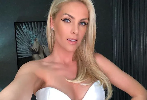 Ana Hickmann se derrete pelo filho fantasiado de leão