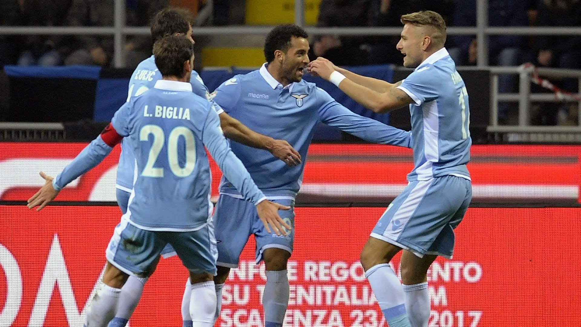 MILAN, MILANO – JANUARY 31: Felipe Anderson of SS Lazio celebrates a opening goal during the TIM Cup match between FC Internazionale and SS Lazio at Stadio Giuseppe Meazza on January 31, 2017 in Milan, Italy. (Photo by Marco Rosi/Getty Images)