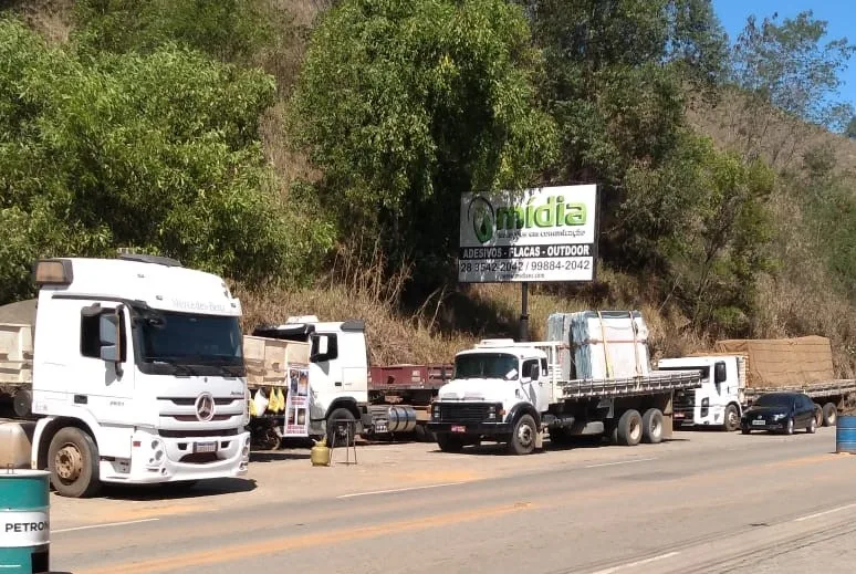 Caminhoneiros do setor de rochas acatam pedido do MPES e greve chega ao fim