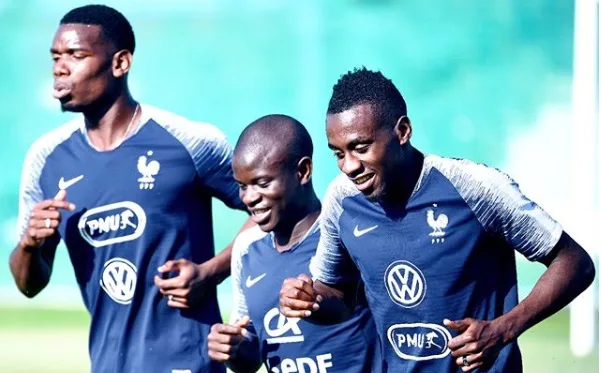 Com clima descontraído, França volta a treinar antes da final da Copa