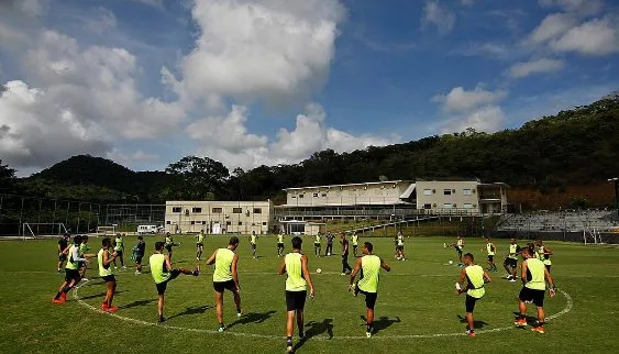 Botafogo homenageia jornalistas mortos em tragédia com nome de cabines