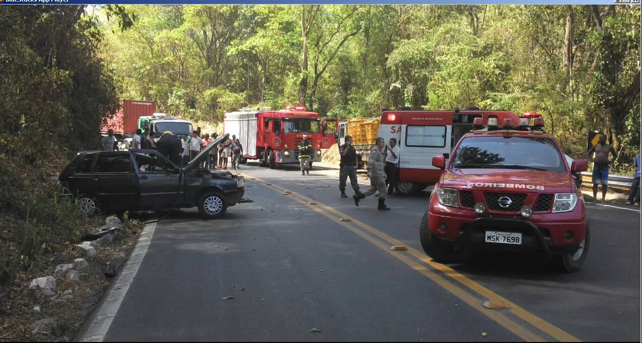 Acidente entre carro e caminhão deixa motorista ferido em Domingos Martins