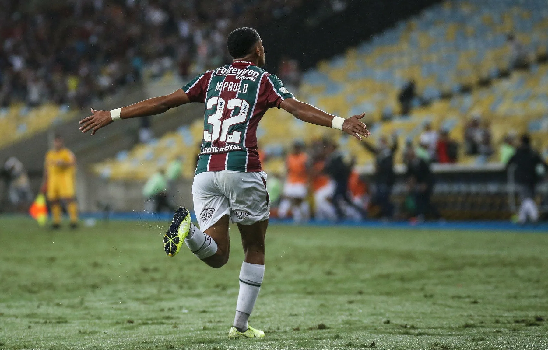 Fluminense anuncia novo fornecedor de material esportivo; Daniel deixa clube