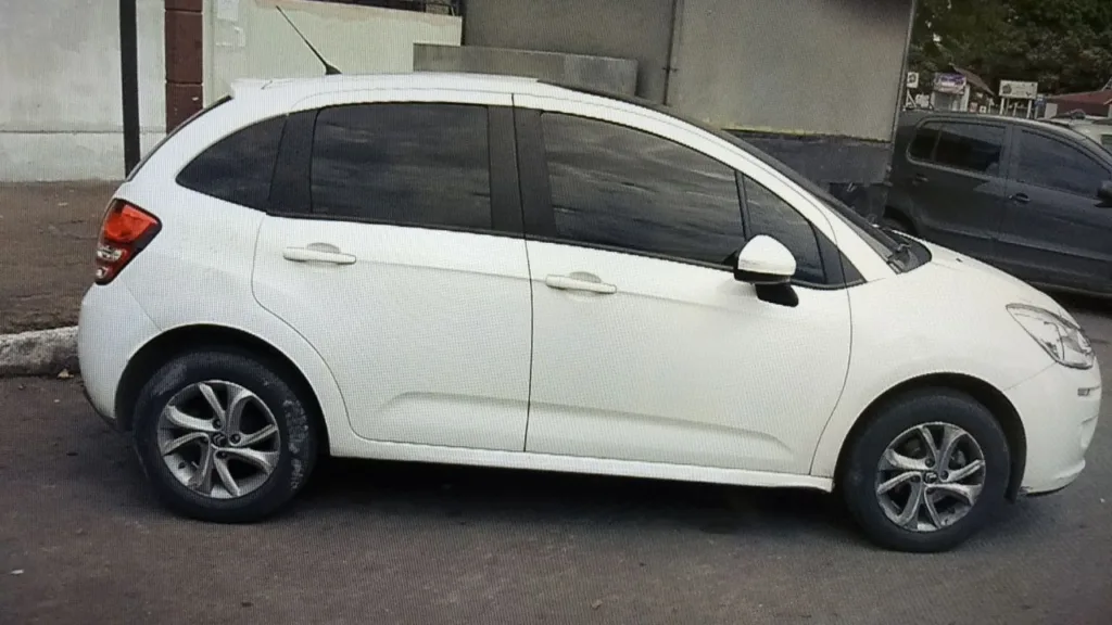 Quatro homens são detidos com carro de placa clonada em Vila Velha