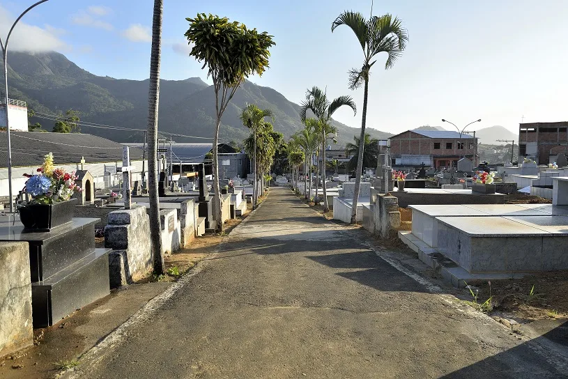 Mais de 150 mil pessoas devem visitar os cemitérios da Grande Vitória no Dia de Finados