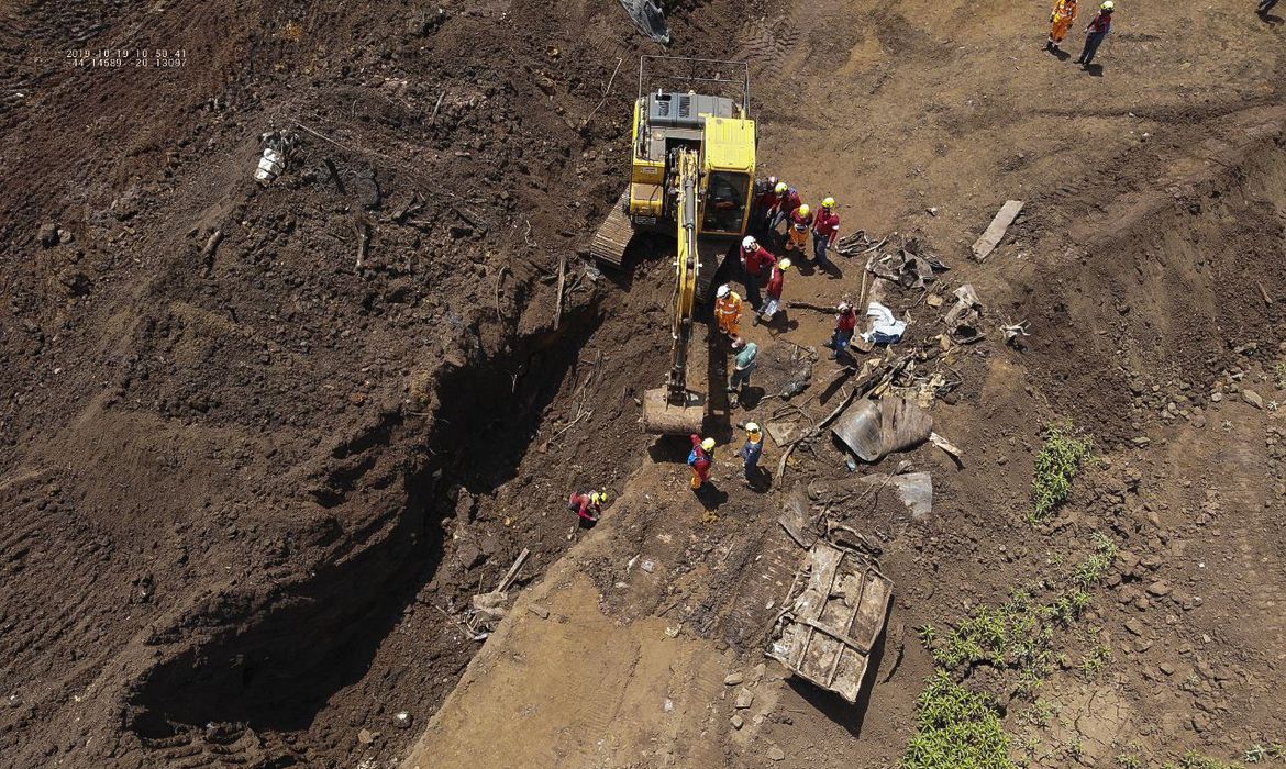 O Corpo de Bombeiros de Minas Gerais informou hoje (19) que encontrou o corpo de mais uma vítima do rompimento da barragem da Mina Córrego do Feijão, em Brumadinho, na região metropolitana de Belo Horizonte.