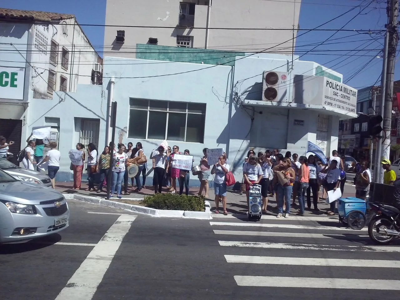 Em greve, servidores municipais de Vila Velha fazem protesto