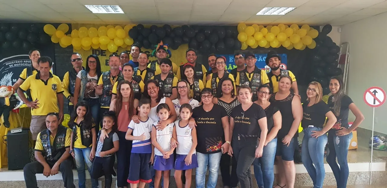 Clube de Motociclistas encenam sobre educação no trânsito em escola de Guarapari