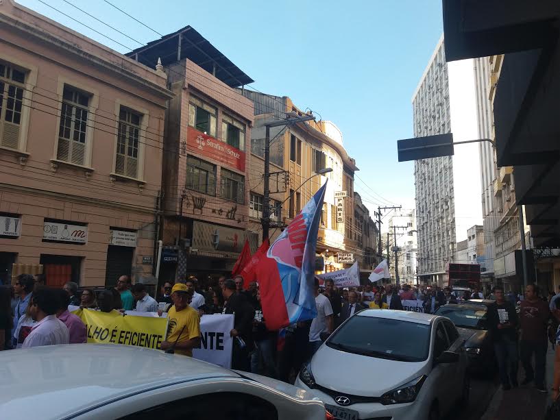 Manifestações complicam o trânsito em Vitória na tarde desta quarta-feira