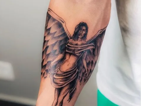 João Zoli faz tatuagem de anjo com rosto de Gabi Prado e divide opiniões na web