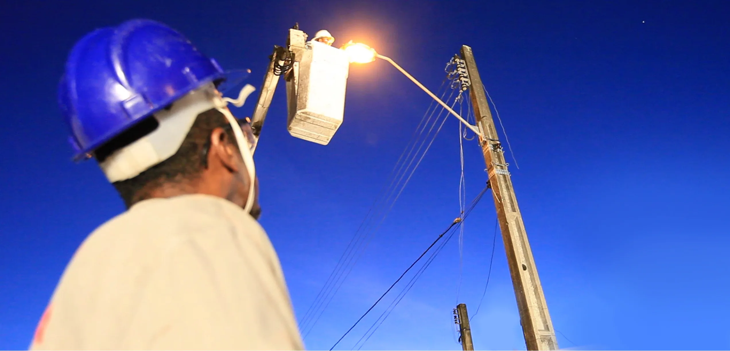 Wi-Fi nos postes de iluminação. Isso torna uma cidade inteligente?