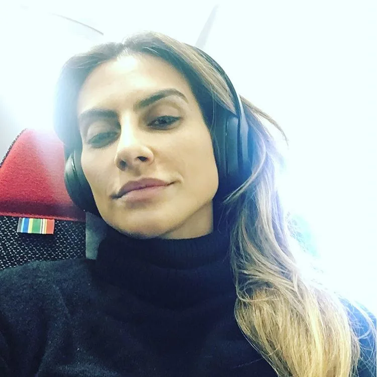 Solteira, Cleo Pires diz que está conhecendo gente nova e fala sobre seu trabalho