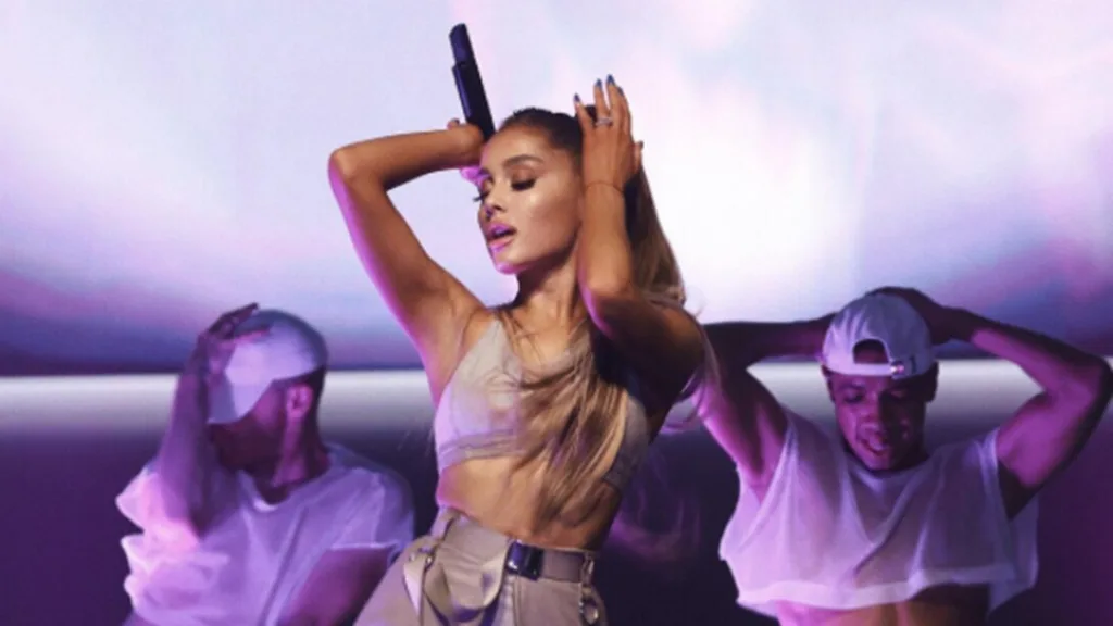 Ariana Grande devolve anel de R$ 370 mil presenteado por Pete Davidson