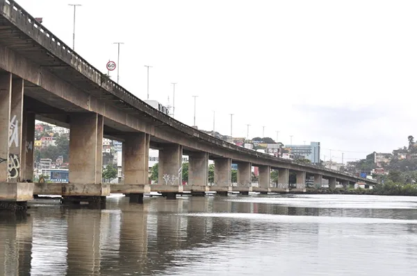 Corpo é encontrado em valão debaixo da Segunda Ponte em Vila Velha