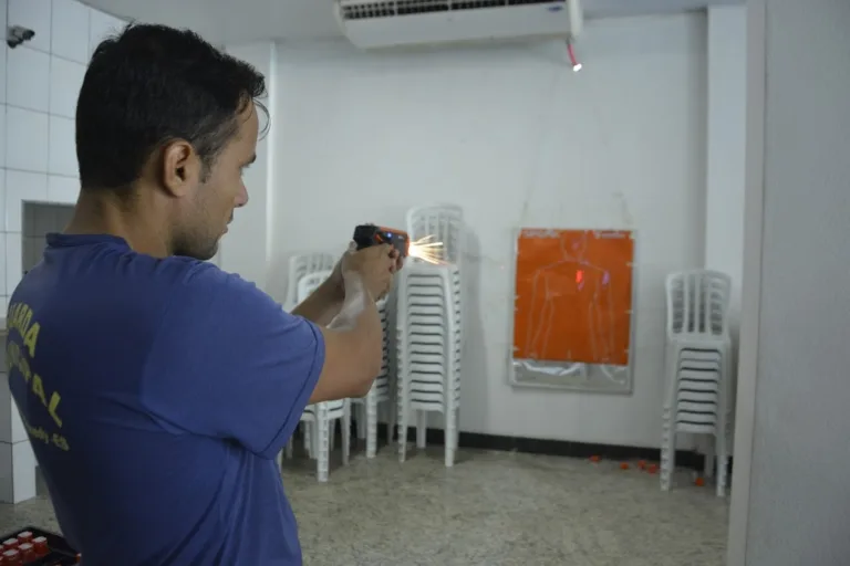 Guarda Municipal de Presidente Kennedy participa de treinamento com arma de choque