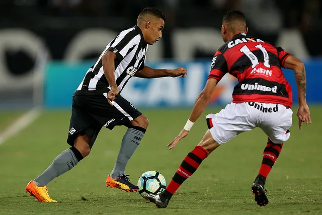 Botafogo perde em casa para o lanterna Atlético-GO e é vaiado pela torcida