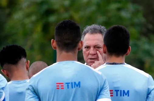 Fluminense entra em campo neste sábado esperando 'abraço' de todos em Abel Braga