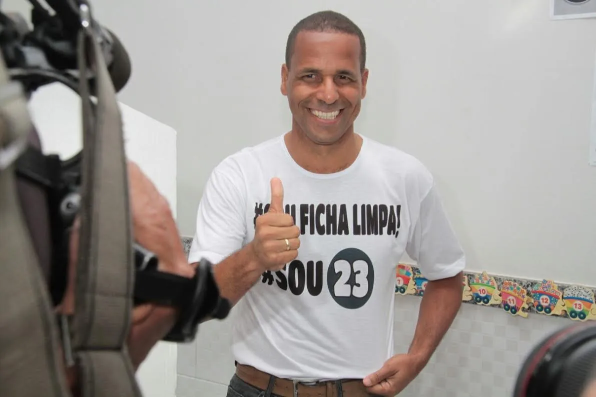 Juninho ganha em Cariacica e ficará na prefeitura em 2017