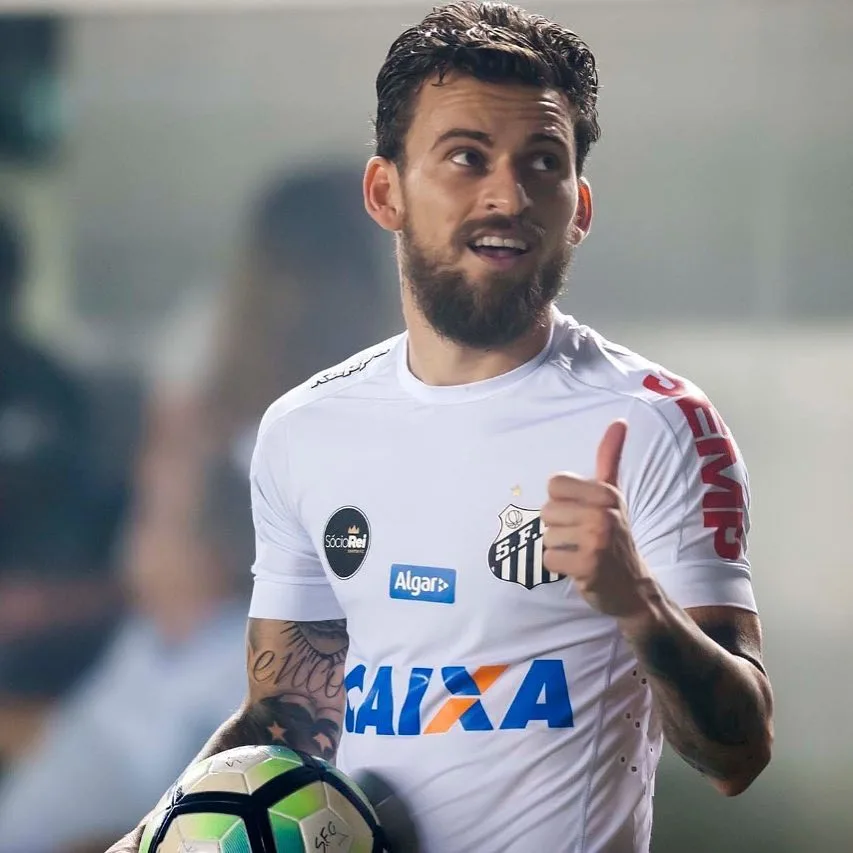 De volta, Lucas Lima exalta boa fase no Santos e sonha em fazer gol contra Vasco