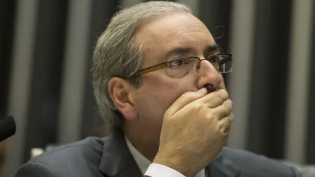 Cunha é excluído de grupo do PMDB no WhatsApp logo após ser preso