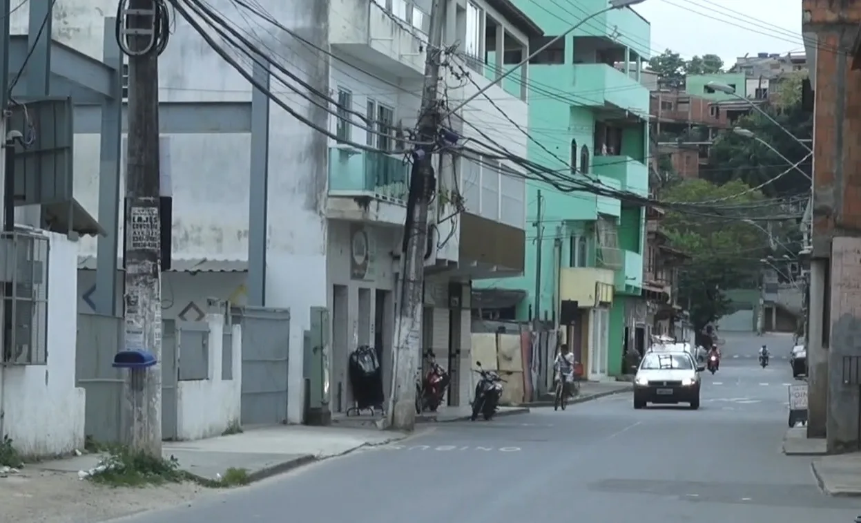 Adolescente é baleado com dois tiros na testa na Serra