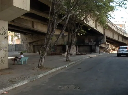 Cracolândia embaixo da Terceira Ponte deixa moradores inseguros na Praia da Costa